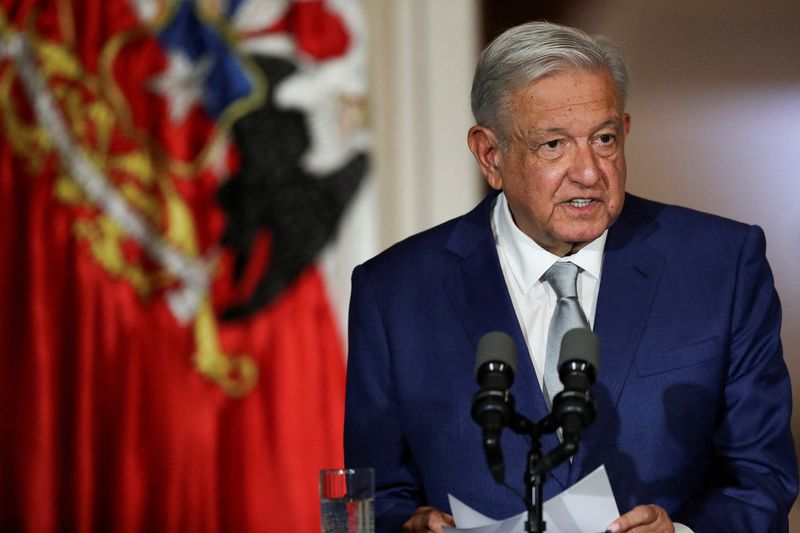 Mexico calls for Latin American meeting on soaring migration